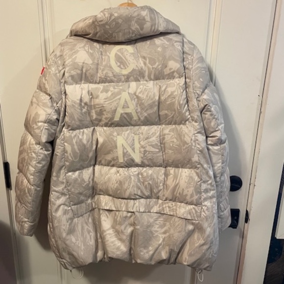 LULULEMON TEAM CANADA 22 DOWN JACKET. - Picture 2 of 4